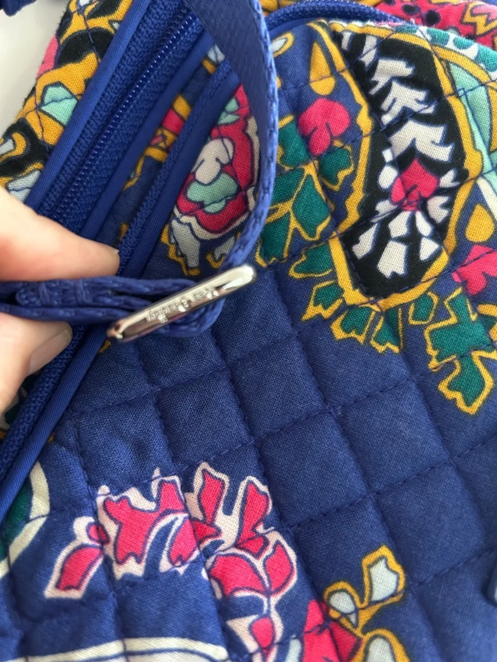 Vera Bradley RFID Little Crossbody - Romantic Paisley - Retired Print - Picture 3 of 5
